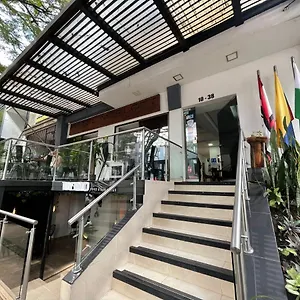 https://merlott-lleras.colombiamedellinhotels.com